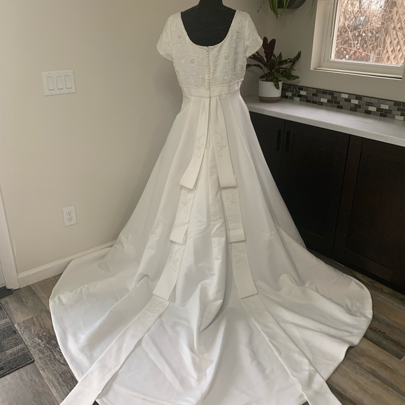 🚫SOLD🚫White Traditional Alfred Angelo Wedding Dress Size 16 - Picture 5 of 10